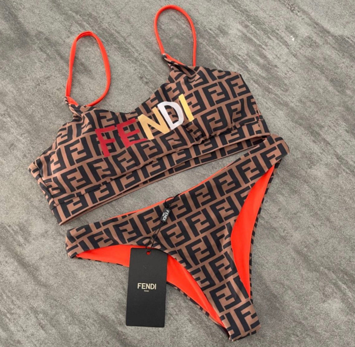 Maillot de Bain FENDI                    Édition Monogram Patterned